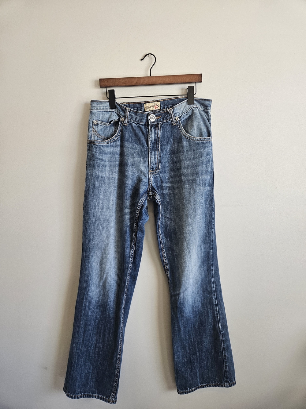 Wrangler 20X Men’s 34x34 Relaxed Bootcut Medium Wash Jeans